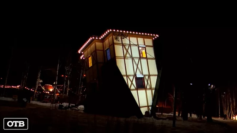 Больше 30 ярких инсталляций осветили улицы Екатеринбурга