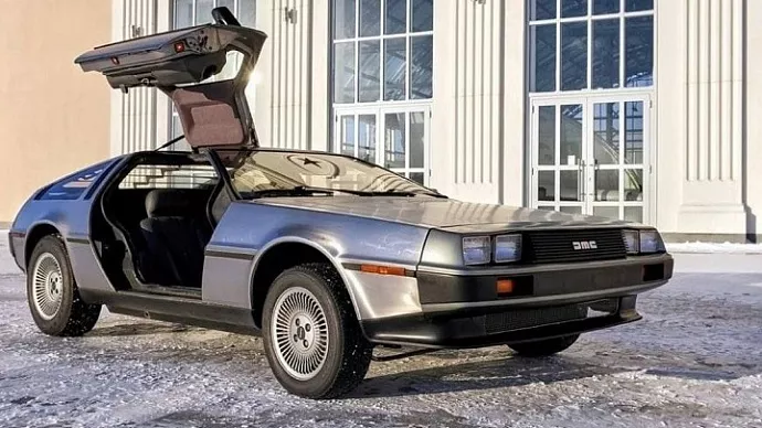 «Назад в будущее»: в Свердловской области замечен автомобиль DeLorean из культового из фильма