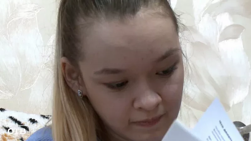 Особенный вальс: в посёлке Малышева девушка с ДЦП занимается бальными танцами