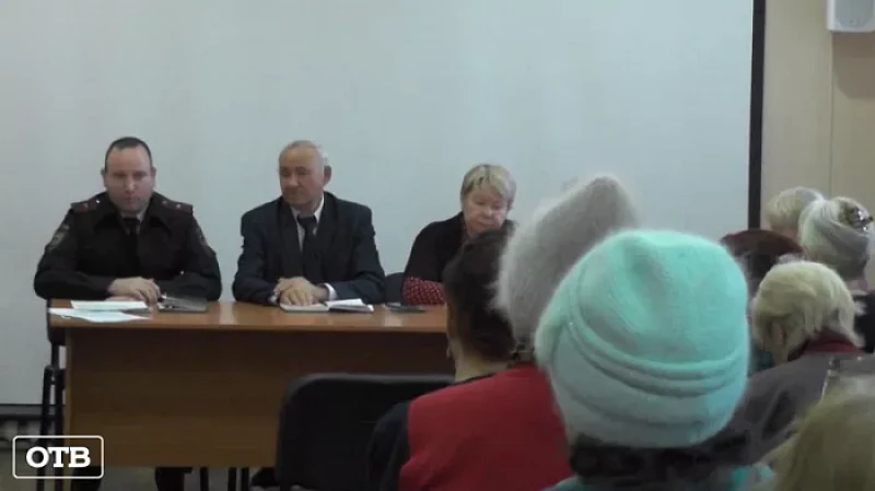 В Ирбите полицейские рассказали пожилым людям, как не угодить в сети мошенников