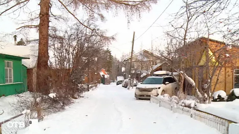 В спартанских условиях: жители садового товарищества под Екатеринбургом уже девять месяцев живут без воды и света