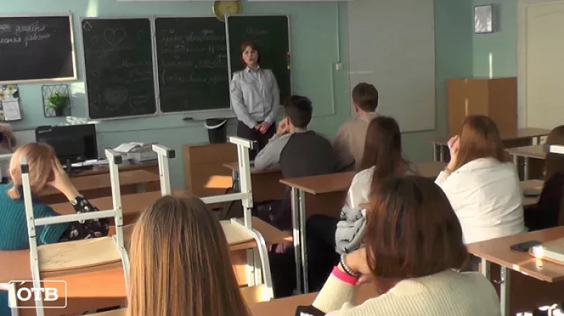 В одну из школ Полевского к 10-классникам приехал наряд полиции