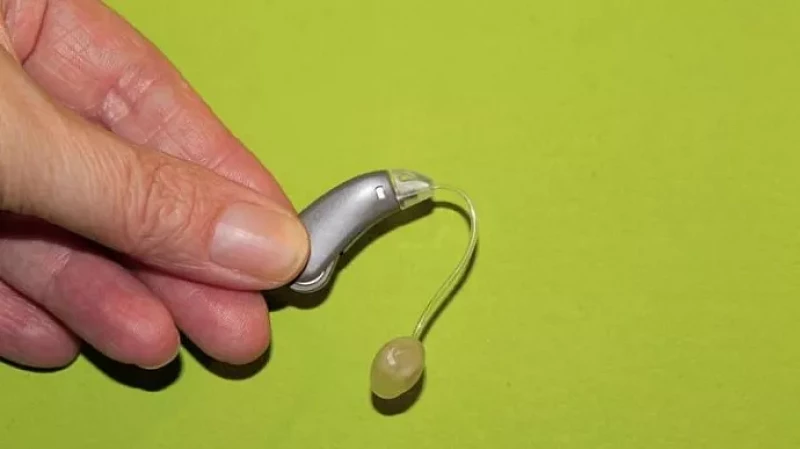 Свердловчанка через суд добилась возврата денег за навязанный слуховой аппарат