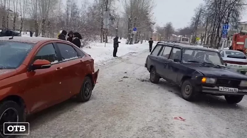 В Новоуральске мужчина без прав устроил ДТП: пострадала девушка-пассажирка