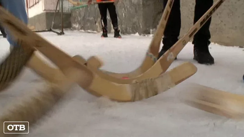 Жители села Покровское обратились к Евгению Куйвашеву за помощью в постройке хоккейного корта