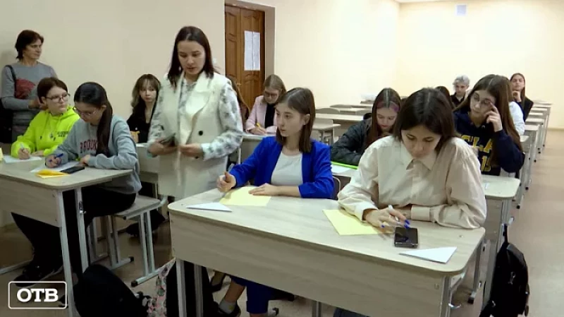 К акции «Письмо солдату» подключились студенты областного педагогического колледжа