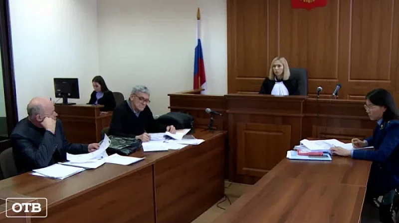 В Екатеринбурге судят бывшего доцента УрФУ за взятки мясорубкой и люстрой
