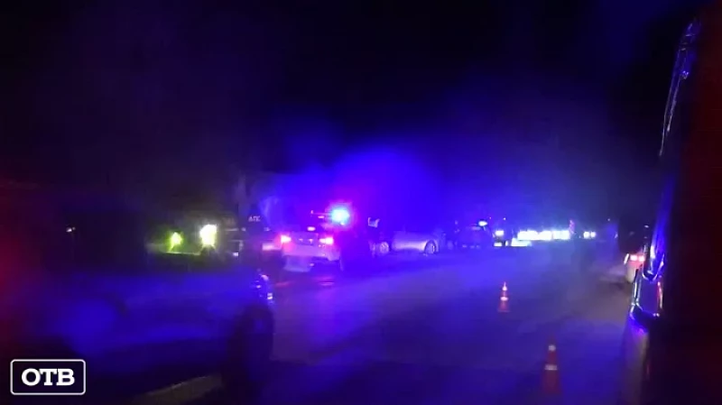 На Пермской трассе после столкновения фуры и легковушки погиб человек