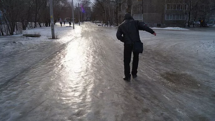 Снег и гололедица: штормовое предупреждение в Свердловской области на 24 ноября