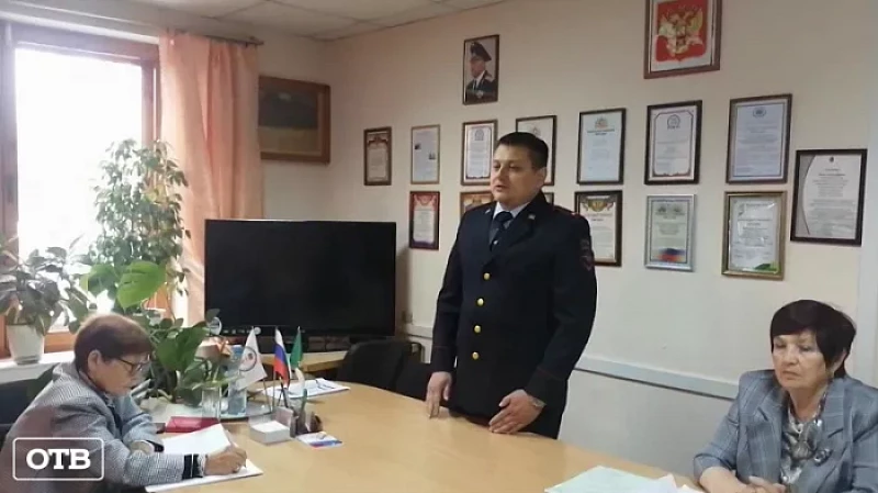 Полицейские Первоуральска рассказали ветеранам, как противостоять телефонным мошенникам