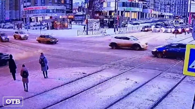 Пьяная автоледи сбила школьницу на островке безопасности в Екатеринбурге