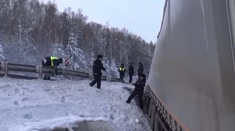 Автовладелец с 50 штрафами устроил массовое ДТП на трассе