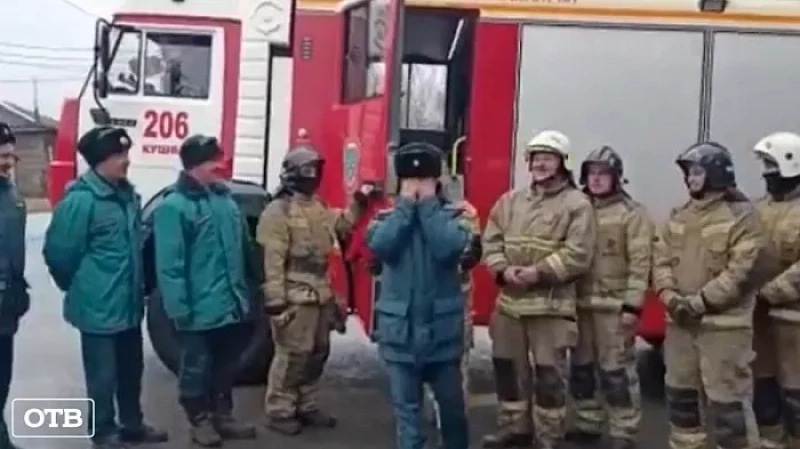 Свердловский спасатель предложил своей девушке руку и сердце под звук сирены