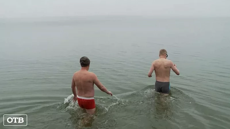 На Шарташе активисты организовали тренировки с зимним купанием для тех, кого могут мобилизовать