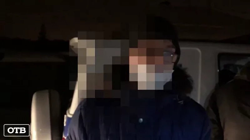 В Екатеринбурге полиция задержала мужчину, выбросившего на улице наркотики