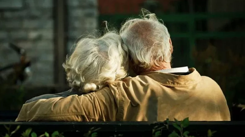 Екатеринбуржцы дают родителям в среднем 10 тысяч рублей в месяц