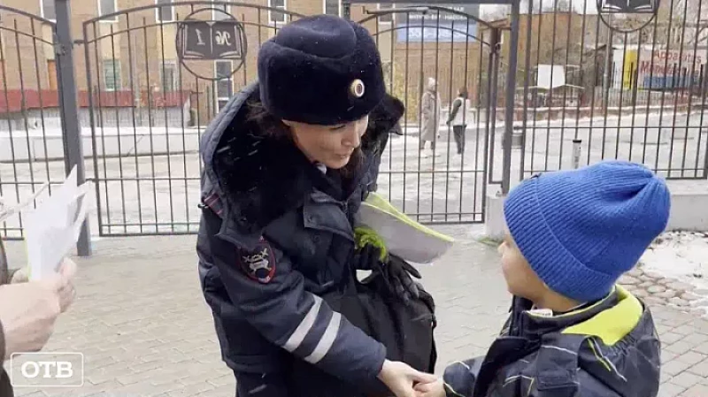 Свердловские школьники на время стали дорожными инспекторами