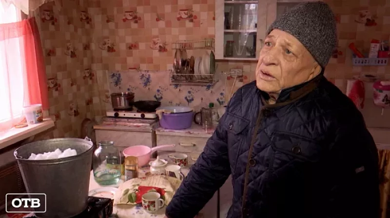 Жители сразу двух посёлков под Режом страдают от постоянных перебоев с электричеством