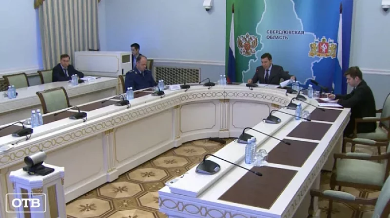 Губернатор Евгений Куйвашев поручил обеспечить комплексную безопасность уральцев в День народного единства