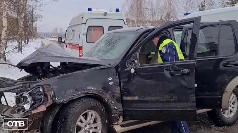 Остановил только столб: в Нижнем Тагиле произошло ДТП с участием четырёх автомобилей