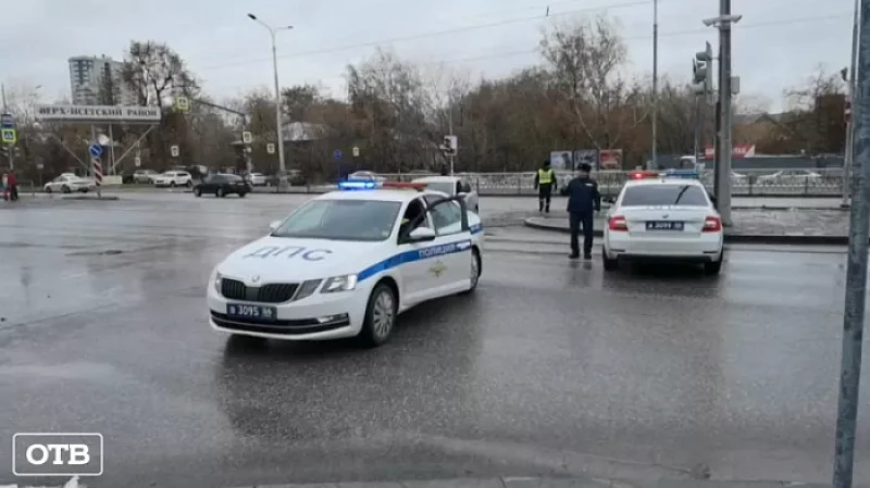 Проезд запрещён: на Макаровском мосту остановили движение из-за сообщения о минировании