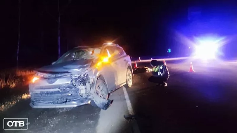 На тёмной трассе под Каменском-Уральским автомобиль насмерть сбил пешехода