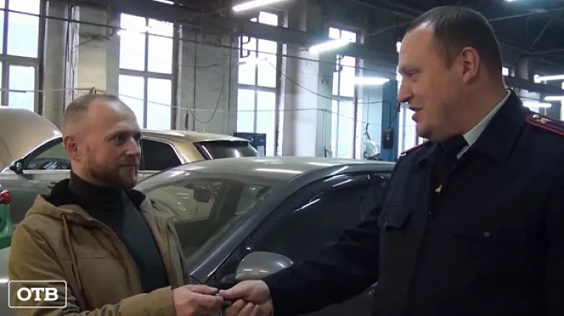 Полицейские по горячим следам раскрыли кражу иномарки у журналиста и вернули машину владельцу