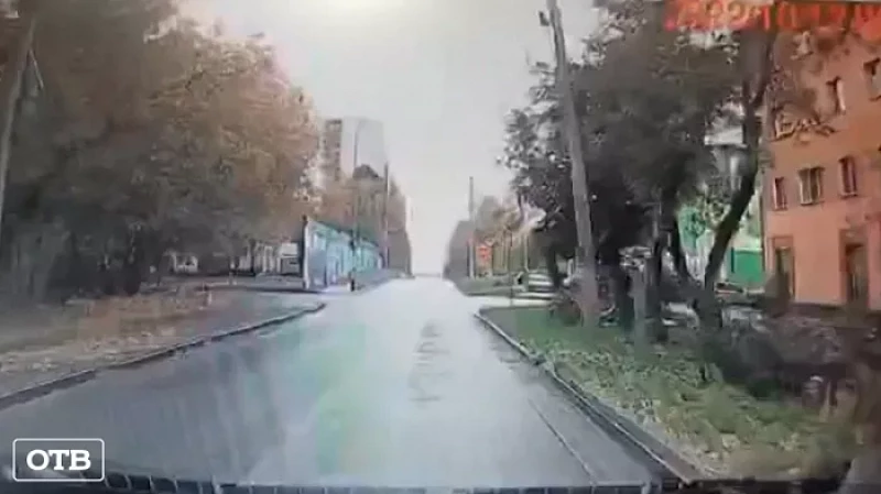 В Екатеринбурге 11-летняя школьница поторопилась и попала под машину