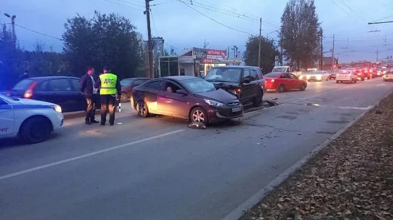 В Екатеринбурге от удара внедорожника погиб водитель Hyundai
