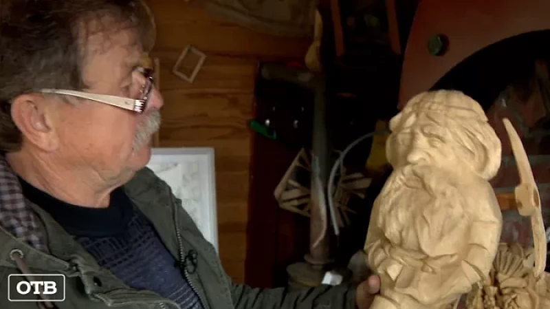 Уральский папа Карло: мастер из Бобровского вырезает из дерева фигуры по мотивам сказов Бажова