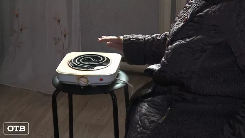 Жильцы пятиэтажки в Екатеринбурге замерзают из-за затянувшегося капремонта