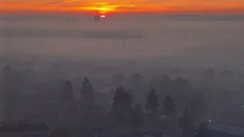 Густой туман блокировал движение на уральских трассах