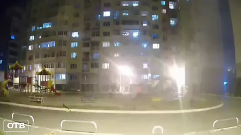 В Екатеринбурге пьяный мужчина устроил стрельбу на детской площадке