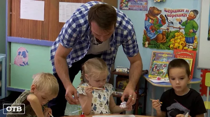 Мужчина-воспитатель из Черноусово в свободное время печёт хлеб