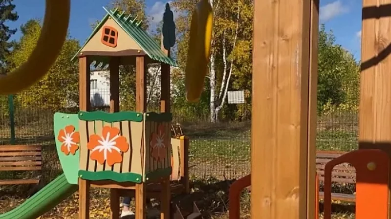 В Лесном три года не могут открыть новые детские площадки