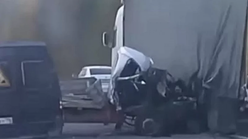 Жуткое ДТП на Серовском тракте: от «Газели» остался только прицеп