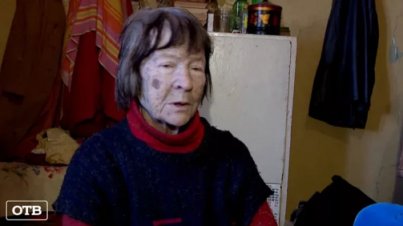 Заложница трущоб: слепая пенсионерка осталась одна в расселённом доме