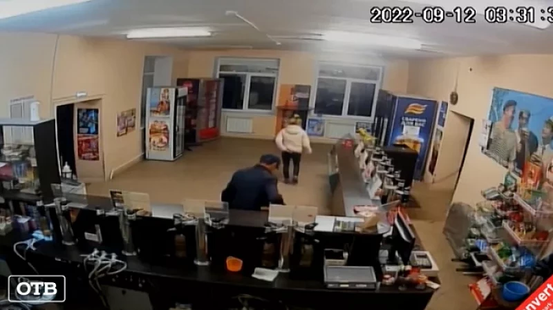 Прямо под камерами: в Красноуфимске пьяная парочка ограбила пивную лавку на 34 000 рублей