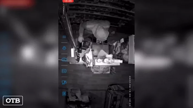 Ограбление зоомагазина на Химмаше попало на видео