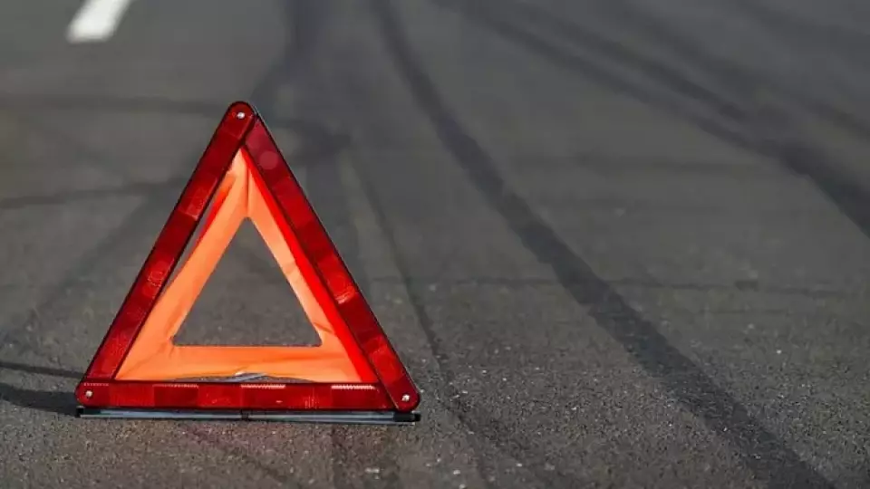 В Первоуральске женщина на «Ниссане» сбила двух подростков на мотоцикле