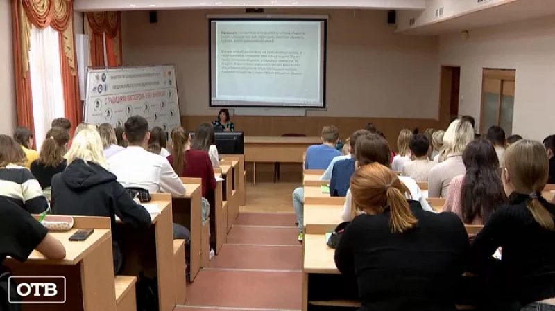 В Свердловском областном медицинском колледже впервые выделили 280 целевых бюджетных мест