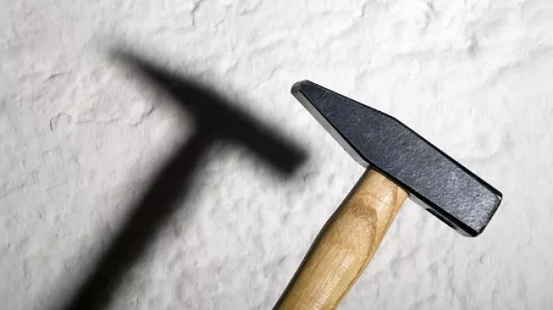 Школьник жестоко избил продавщицу молотком в Байкалово: приговор