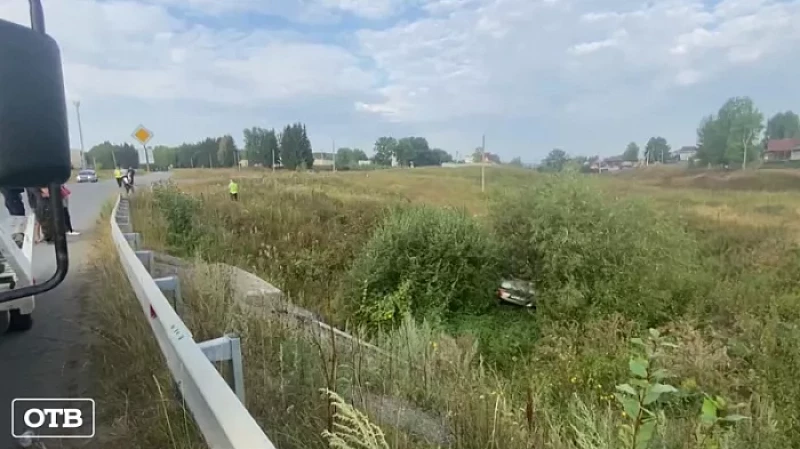 Под Нижним Тагилом бесправный водитель на «Форде» погиб, вылетев через лобовое стекло