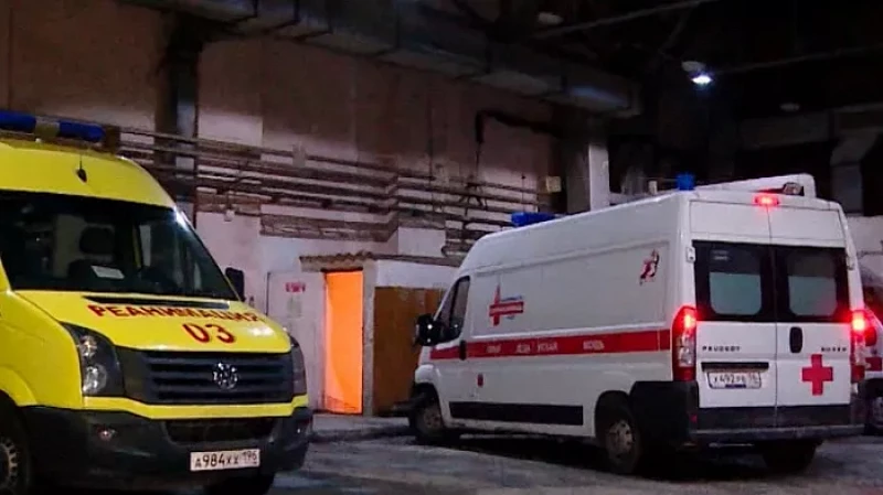 Неизвестные проникли на территорию станции скорой помощи в Екатеринбурге и избили водителя