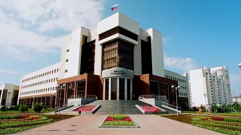 Екатеринбурженка отсудила у районной администрации более 570 тыс. рублей за упавшее на машину дерево