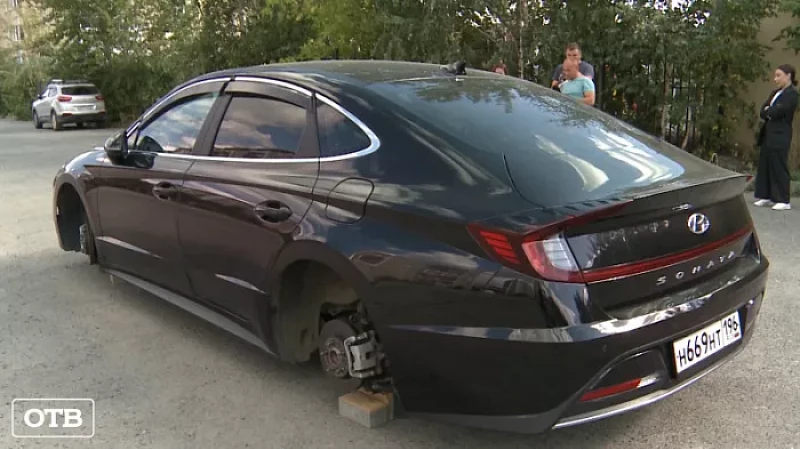 Разули иномарки: этой ночью в Екатеринбурге сразу два Hyundai остались без колёс