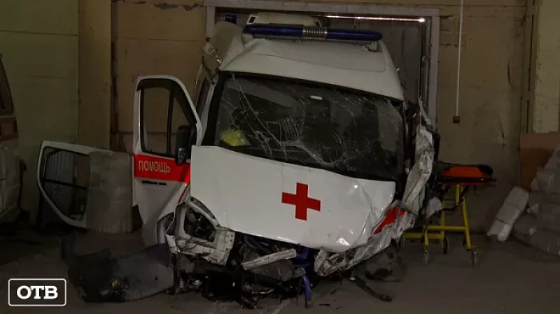 Погибли пять человек: в Нижнем Тагиле подросток угнал автомобиль и врезался в машину скорой помощи