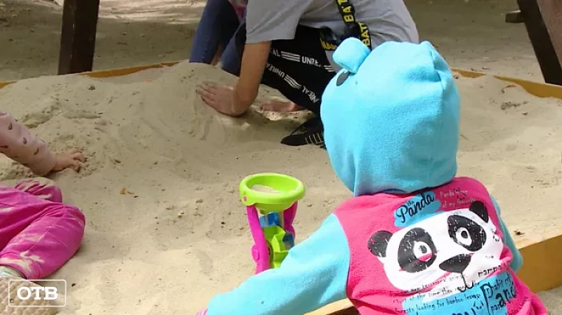 Снести нельзя оставить: жители шести домов в Екатеринбурге пытаются отстоять детскую площадку