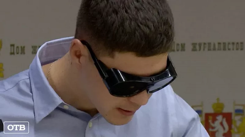 Сложно ли проголосовать людям с нарушением зрения или с тремором рук – испытали на себе члены избиркома