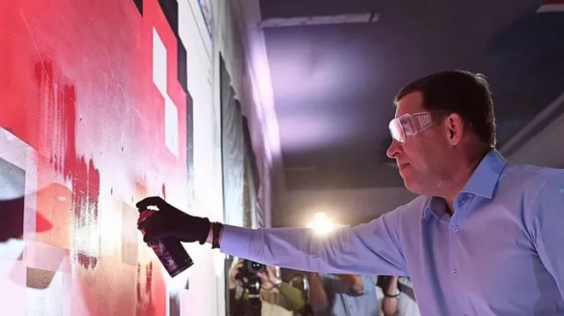 Евгений Куйвашев стал художником и создал символ любви